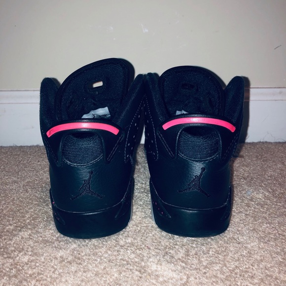 Kids Jordan 6 - Picture 2 of 7